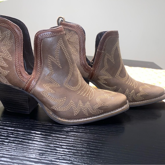 Myra Cowgirl Booties - Picture 3 of 4